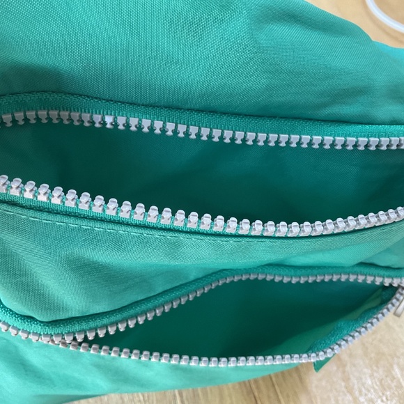 Baggalini Like New Travel Nylon Double-Zip Pocket Crossbody Bag - Picture 7 of 12